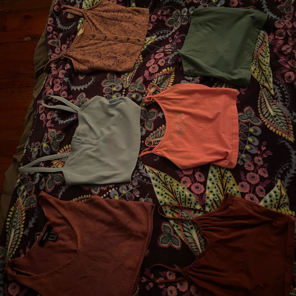 Summer tank top bundle women Small cropped
